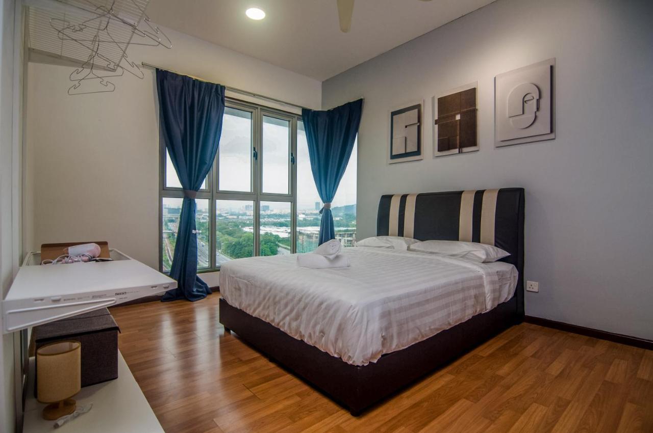 Flora Residence One South By Idealhub Seri Kembangan Extérieur photo