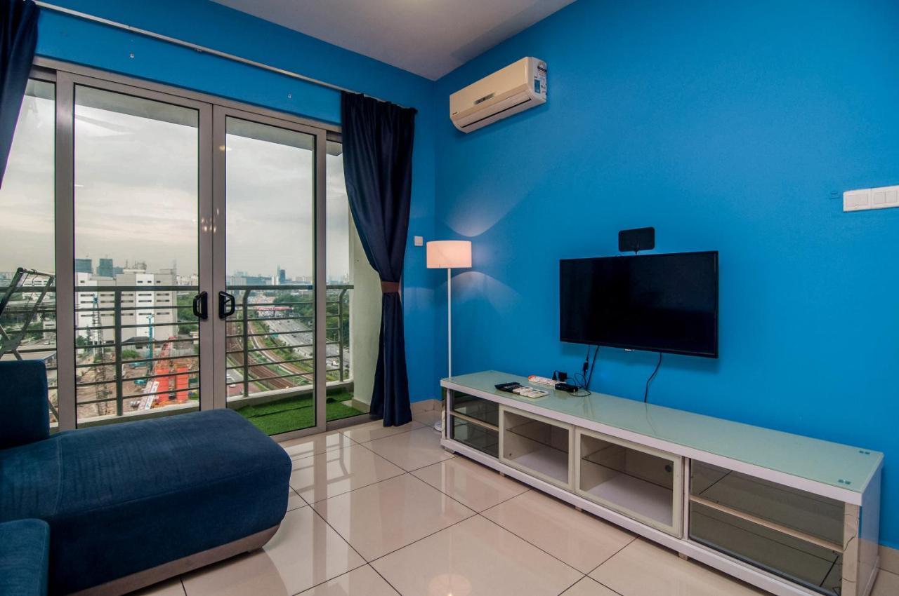 Flora Residence One South By Idealhub Seri Kembangan Extérieur photo