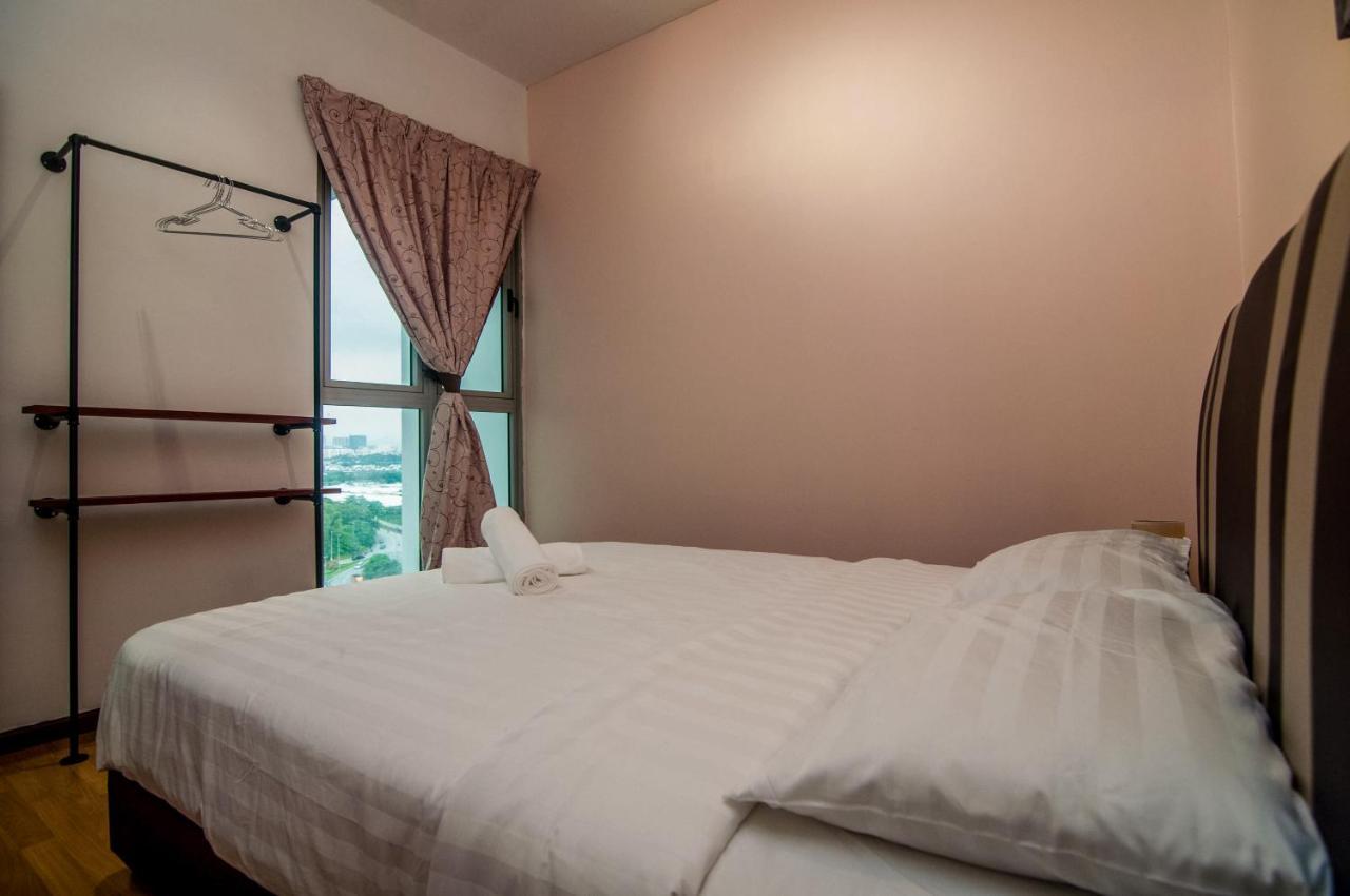 Flora Residence One South By Idealhub Seri Kembangan Extérieur photo
